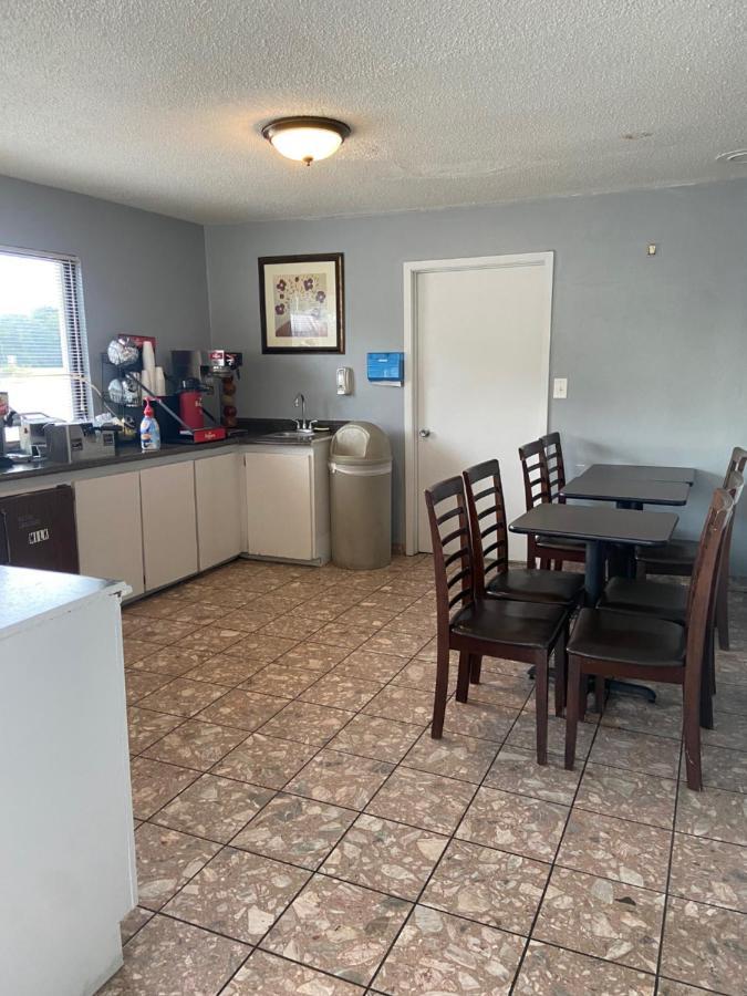 Americas Value Hotel 4*