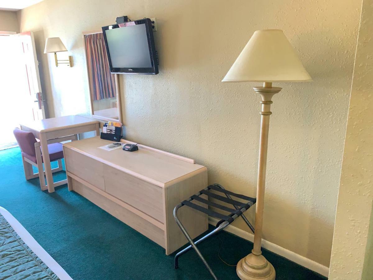 Americas Value Hotel